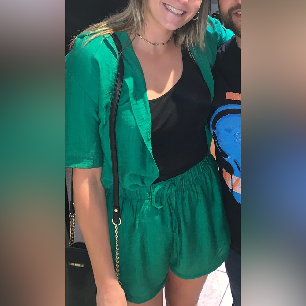 Green 2-piece shorts and shirt set